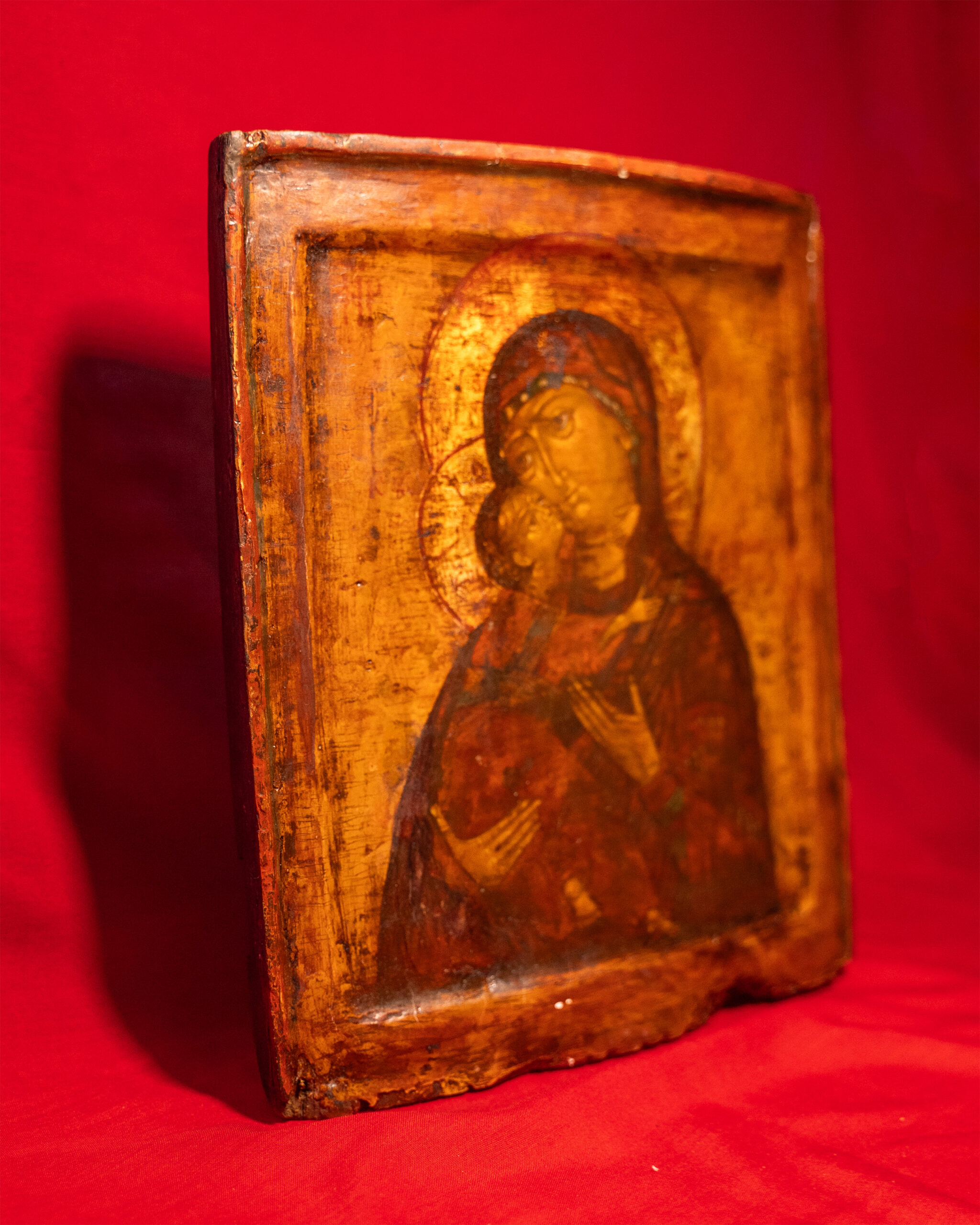 Старинная икона «Владимирская Богоматерь»